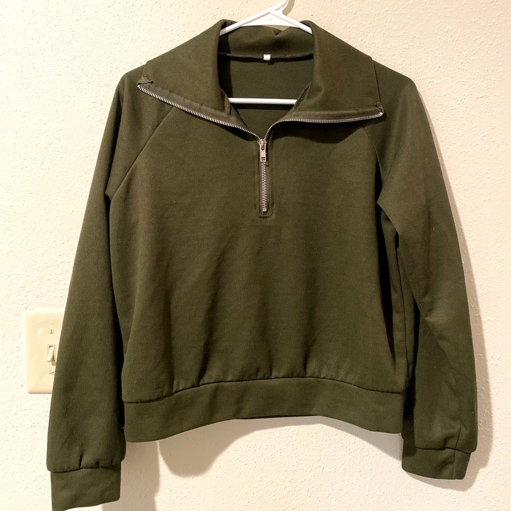 Size L Unmarked Cropped Quarterzip in Olive